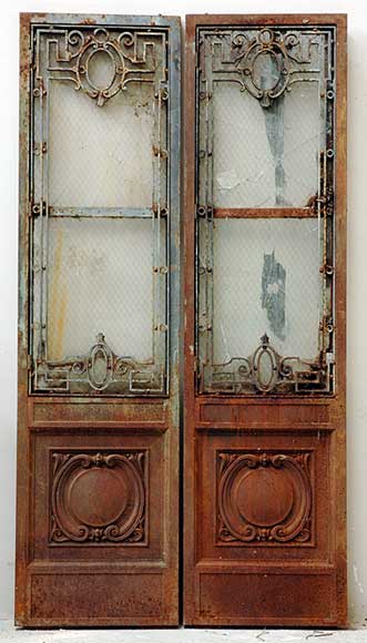 Double_cast_iron_door.jpg