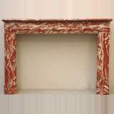 Cheminée en marbre rouge du Languedoc