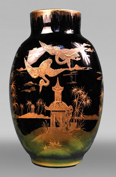 Cristalleries du Val Saint-Lambert, Paire de vases au paysage japonisant, vers 1880-2