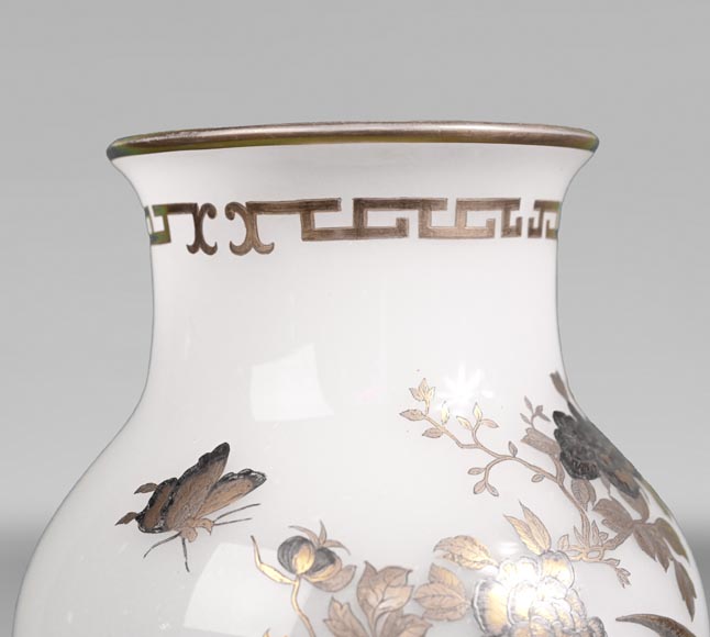 BACCARAT, paire de vases au paon, au coq et à l’échassier, v. 1880-3