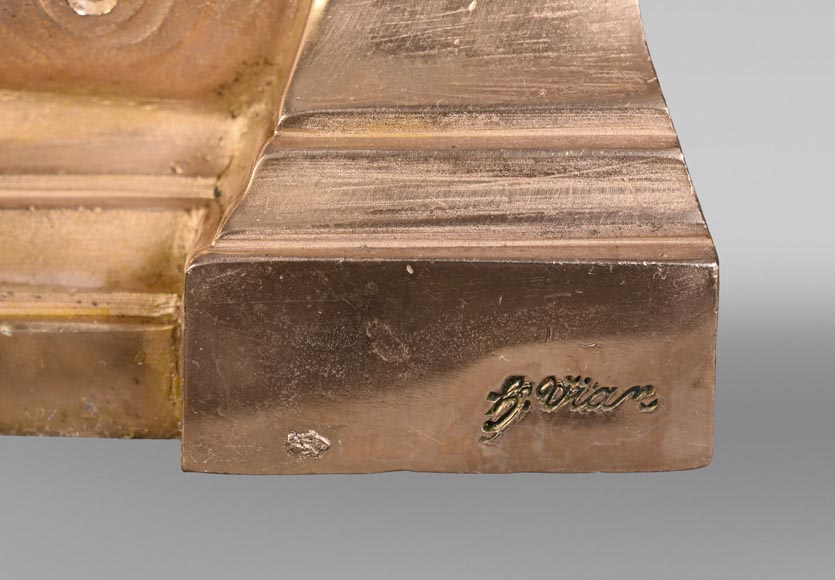 Henri VIAN, paire de chenets volute en bronze doré Henri VIAN, paire de chenets volute en bronze doré-7