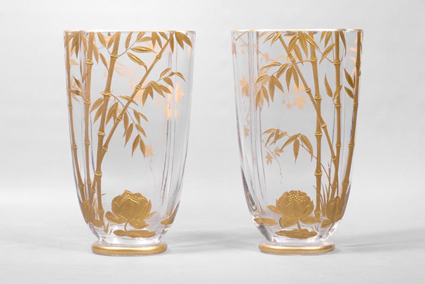 Paire de vases en cristal, à décor doré de bambous-0