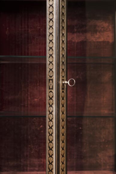 L'ESCALIER DE CRISTAL - Meuble vitrine en marqueterie de métal et garniture de bronze-6