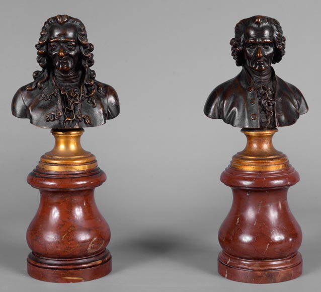 Paire de bustes Voltaire et Rousseau en bronze patiné et marbre -0