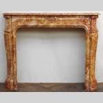Cheminée Pompadour en marbre Brèche de Saint-Maximin