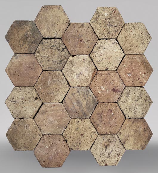 Lot d'environ 3,5 m² de dalles hexagonales anciennes en terre cuite, XIXe siècle-0