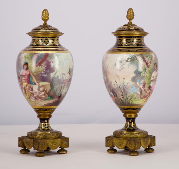 MANUFACTURE DE SÈVRES et Charles LABARRE (peintre) - Paire de vases en porcelaine montés en bronze doré, vers 1890-9