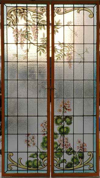 Stained_glass_window_with_wisteria_and_geraniums.jpg