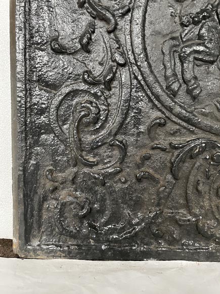 Plaque de cheminée de style Louis XV représentant 