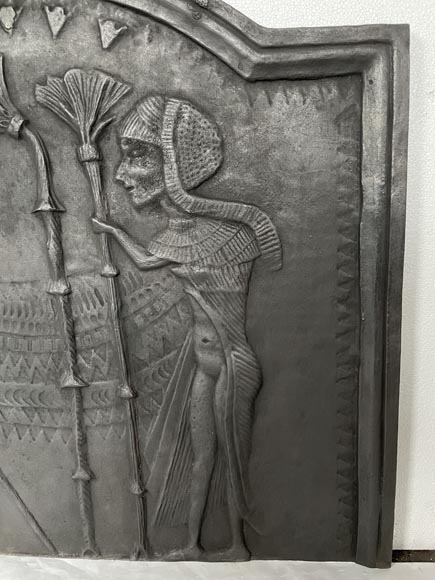 Plaque de cheminée moderne au décor représentant une scène en Egypte antique-4