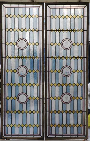 19th_century_stained_glass_window_with_profiles_of_Bretons.jpg