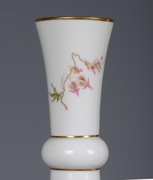 Manufacture de Sèvres - Paire de vases modèle Delhi au décor floral polychrome, 1875-5