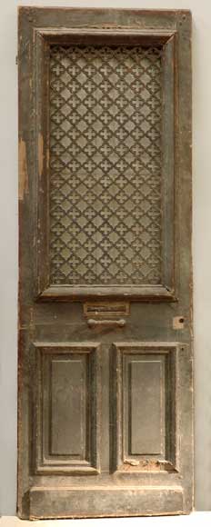 Pine_wood_door_with_cast_iron_grill.jpg