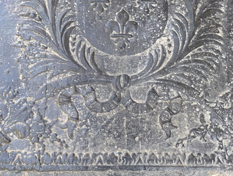 Plaque de cheminée aux armes de France du XVIIIe siècle-6