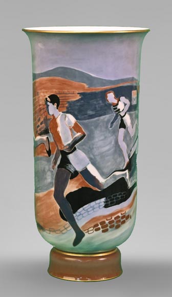 Sèvres et K. LIEVEN - Paire de vases en porcelaine décorés de coureurs à pied-1