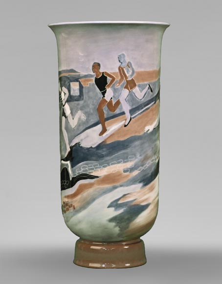 Sèvres et K. LIEVEN - Paire de vases en porcelaine décorés de coureurs à pied-4