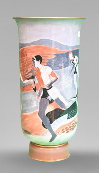 Sèvres et K. LIEVEN - Paire de vases en porcelaine décorés de coureurs à pied-7