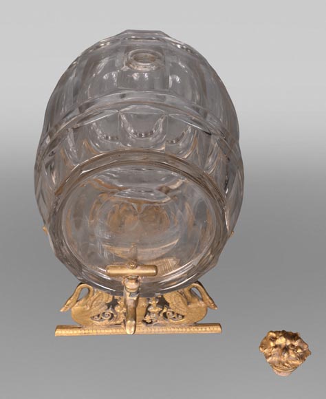 L’Escalier de CRISTAL (att. à), tonnelet à liqueur et son reposoir en bronze doré L’Escalier de CRISTAL (att. à), tonnelet à liqueur et son reposoir en bronze doré-8