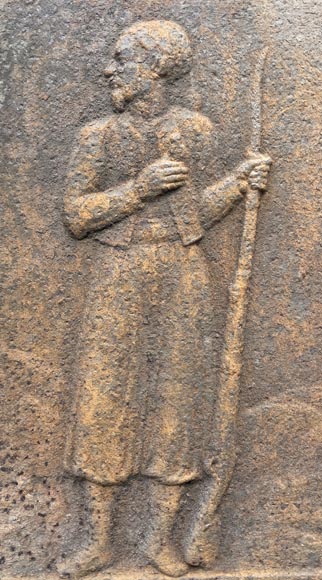 Plaque de cheminée décorée d’une figure de « zouave »-1