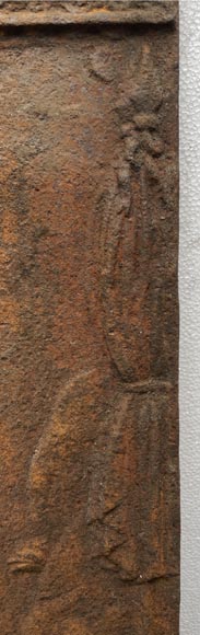 Plaque de cheminée décorée d’une figure de « zouave »-2