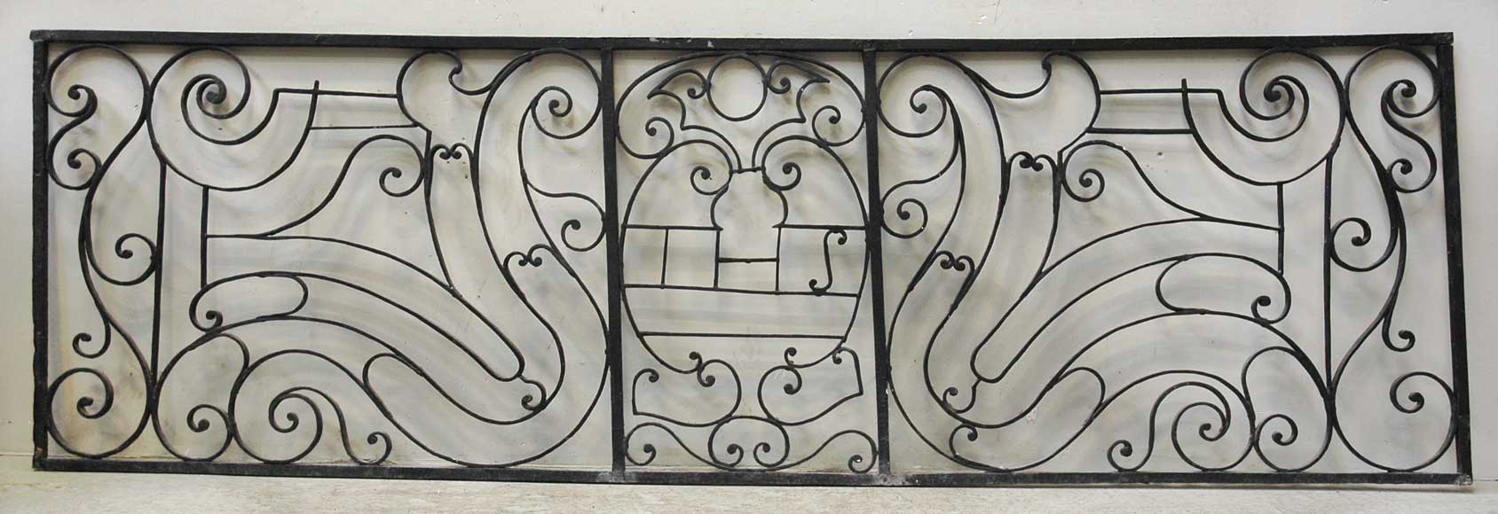 Wrought_iron_fence_from_1805.jpg