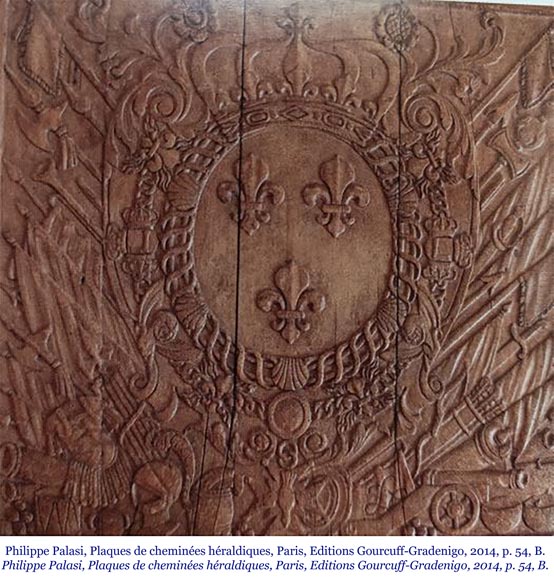 Plaque de cheminée aux armes de France, avec une tête d'Apollon et la dépouille d'un lion-2