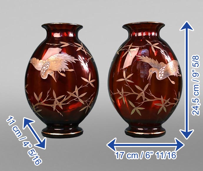 Cristallerie Saint-Louis, Paire de vases rubis au décor japonisants, v. 1880-2