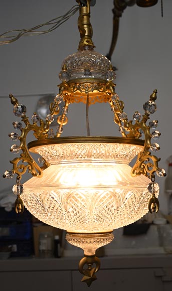 BACCARAT (Attribué à) - Lustre oriental en cristal et bronze doré inspiré d'une lampe de mosquée-11