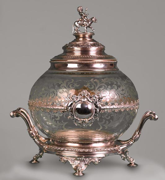 Grand vase couvert de style Napoléon III en cristal gravé et argent massif-0