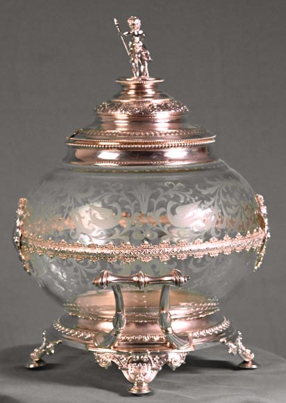Grand vase couvert de style Napoléon III en cristal gravé et argent massif-1
