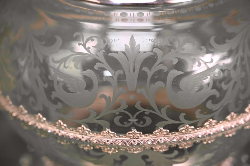 Grand vase couvert de style Napoléon III en cristal gravé et argent massif-8