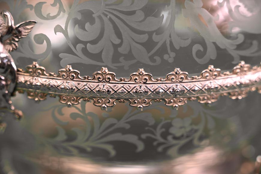 Grand vase couvert de style Napoléon III en cristal gravé et argent massif-9