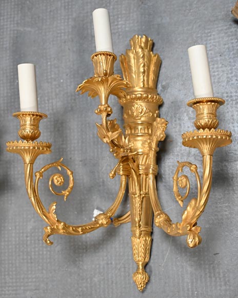 Paire d'appliques de style Louis XVI en bronze doré en forme de carquois-2