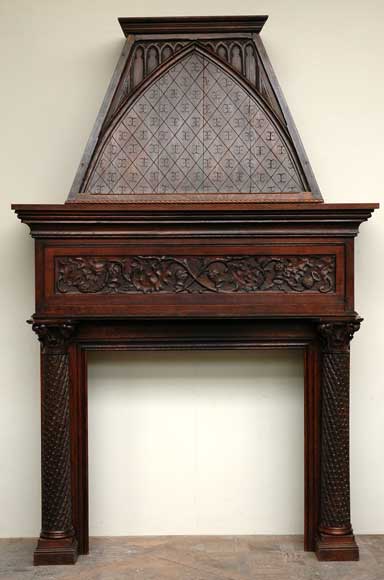 Oak_mantel_and_hood_with_sculpted_columns_and_holy_leaves.jpg