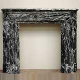 Cheminée Louis XIV en marbre noir Marquina