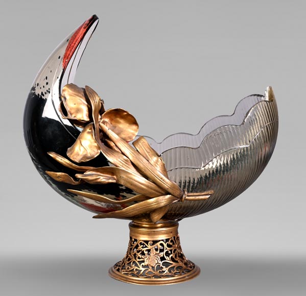 D'après l'Escalier de CRISTAL, François-Eugène ROUSSEAU et Ernest LÉVEILLÉ, vase Japonesque en verre polychrome ceint d'un iris en bronze doré D'après l'Escalier de CRISTAL, François-Eugène ROUSSEAU et Ernest LÉVEILLÉ, vase Japonesque en verre polychrome ceint d'un iris en bronze doré-0