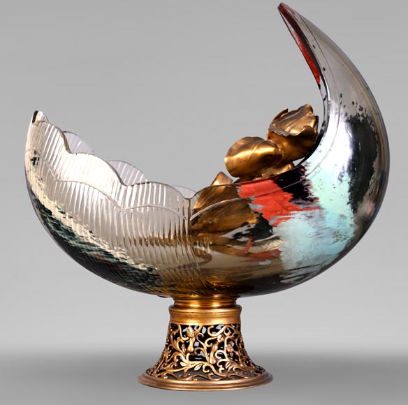 D'après l'Escalier de CRISTAL, François-Eugène ROUSSEAU et Ernest LÉVEILLÉ, vase Japonesque en verre polychrome ceint d'un iris en bronze doré D'après l'Escalier de CRISTAL, François-Eugène ROUSSEAU et Ernest LÉVEILLÉ, vase Japonesque en verre polychrome ceint d'un iris en bronze doré-2