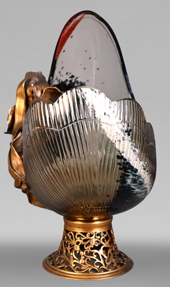 D'après l'Escalier de CRISTAL, François-Eugène ROUSSEAU et Ernest LÉVEILLÉ, vase Japonesque en verre polychrome ceint d'un iris en bronze doré D'après l'Escalier de CRISTAL, François-Eugène ROUSSEAU et Ernest LÉVEILLÉ, vase Japonesque en verre polychrome ceint d'un iris en bronze doré-4