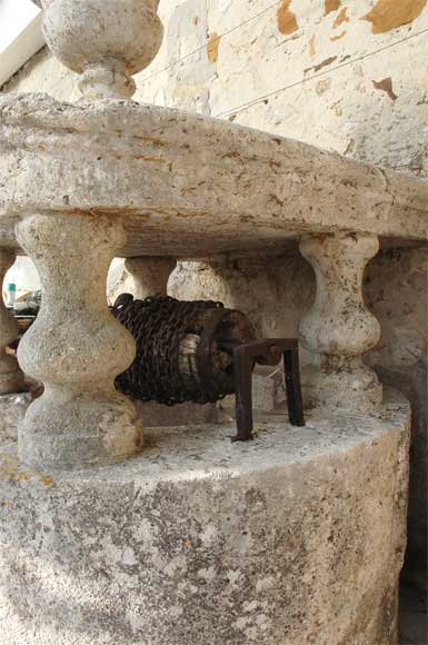 Puits ancien en pierre du XVIIIè siècle-3