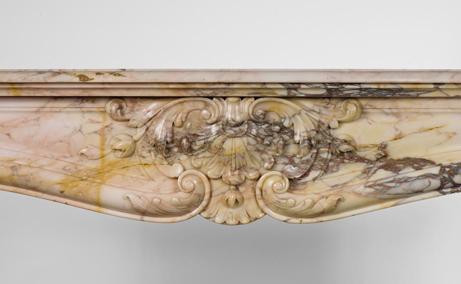 Cheminée ancienne à trois coquilles de style Louis XV en marbre Breccia Nuvolata-1