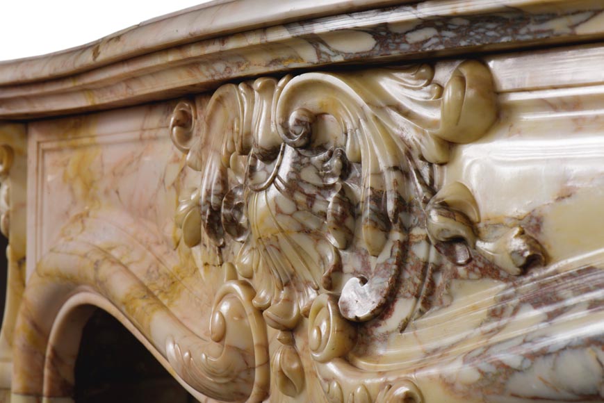 Cheminée ancienne à trois coquilles de style Louis XV en marbre Breccia Nuvolata-2