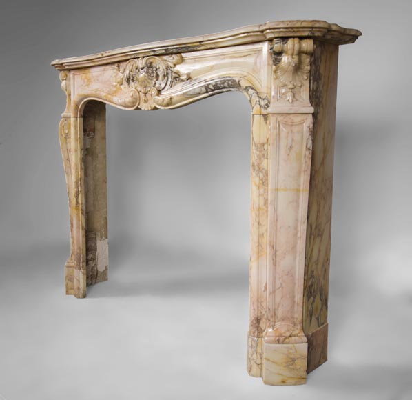 Cheminée ancienne à trois coquilles de style Louis XV en marbre Breccia Nuvolata-6