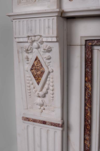 Belle cheminée ancienne de style Victorien en marbre Statuaire de Carrare et Brocatelle violette aux guirlandes et aux losanges, fin du XIXe siècle-4