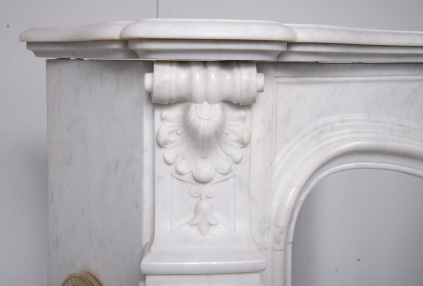Cheminée de style Louis XV ornée d'une palmette, marbre de Carrare-5