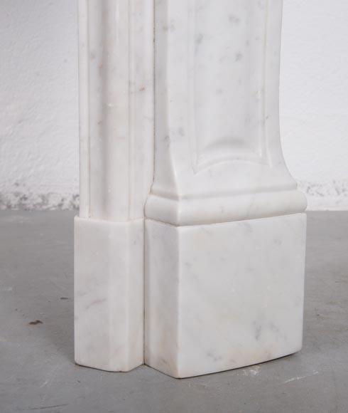 Cheminée de style Louis XV ornée d'une palmette, marbre de Carrare-9
