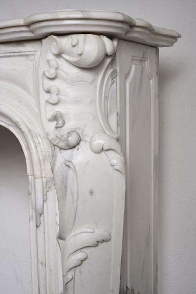 Cheminée de style Louis XV en marbre statuaire veiné-11