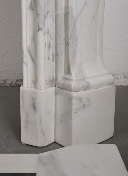 Cheminée de style Louis XV en marbre statuaire veiné-13