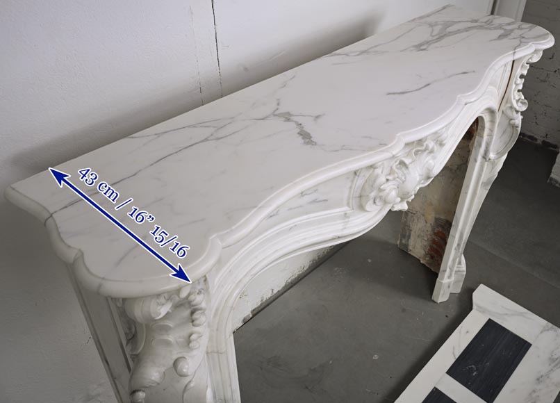 Cheminée de style Louis XV en marbre statuaire veiné-15