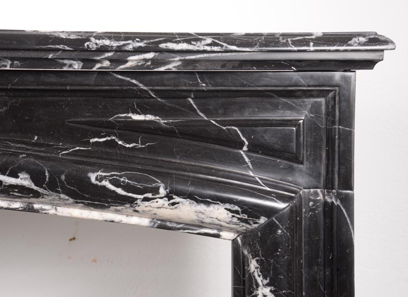 Cheminée de style Louis XIV en marbre noir Marquina-5
