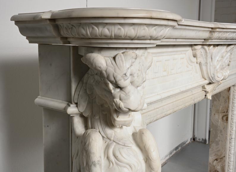 Cheminée de style Napoléon III aux chimères en marbre de Carrare-6